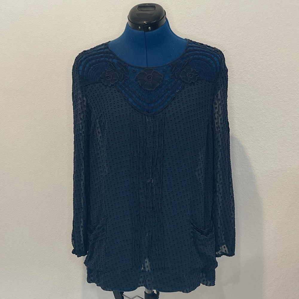 Woman’s light weight mesh navy blue blouse.